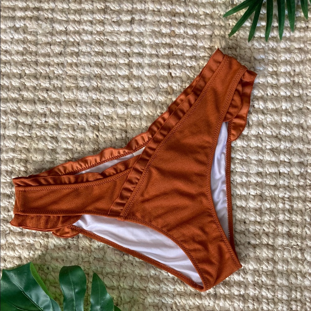 Cute Ruffled Cupshe bathing suit bottom sz L